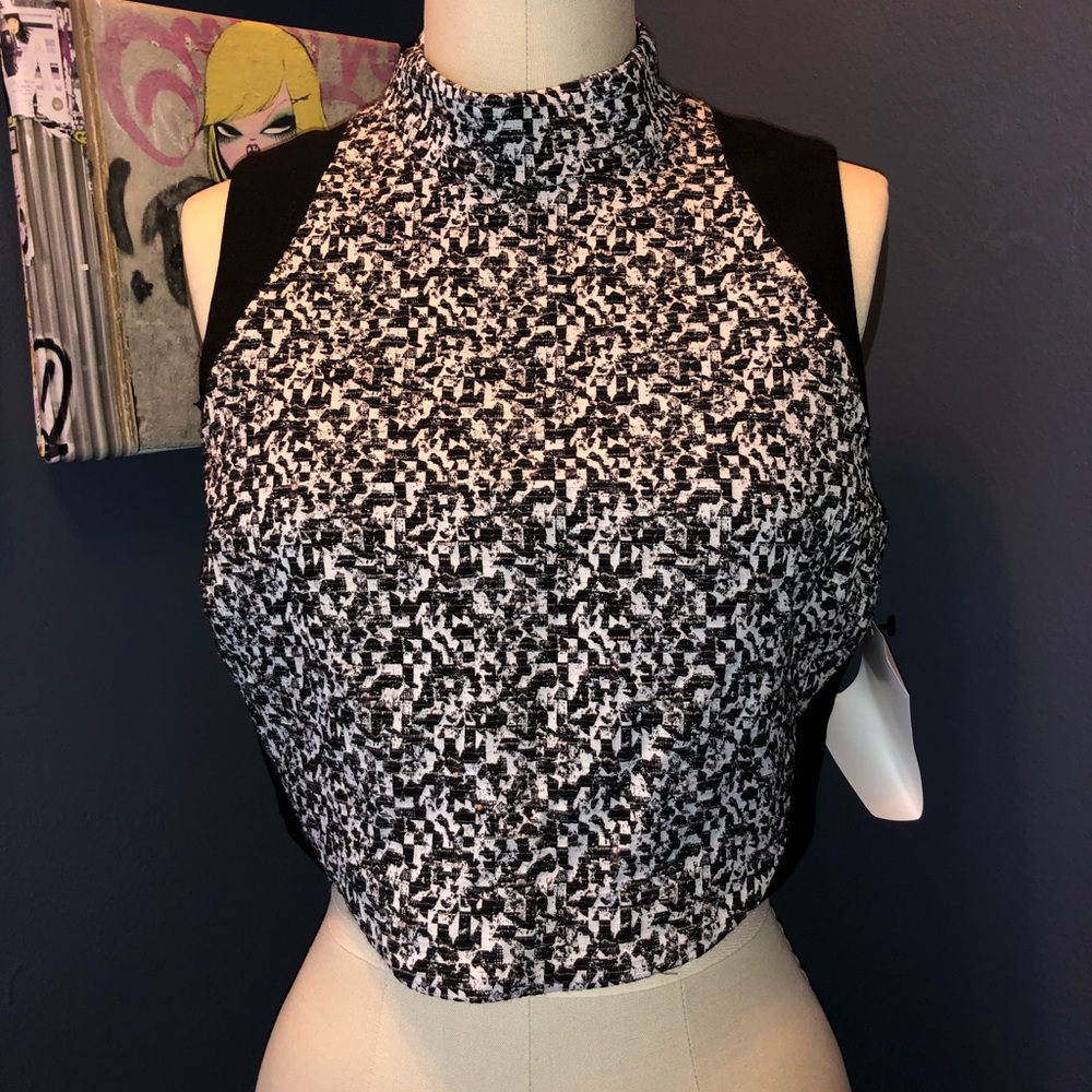 Elizabeth & James B&W Geometric Mock Tank Medium